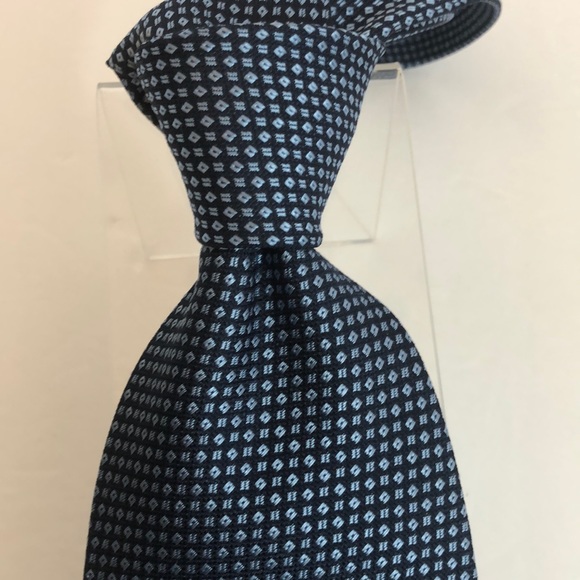 Kailong Hand made Silk Tie DK Blue Lt Blue Pattern - Picture 5 of 5